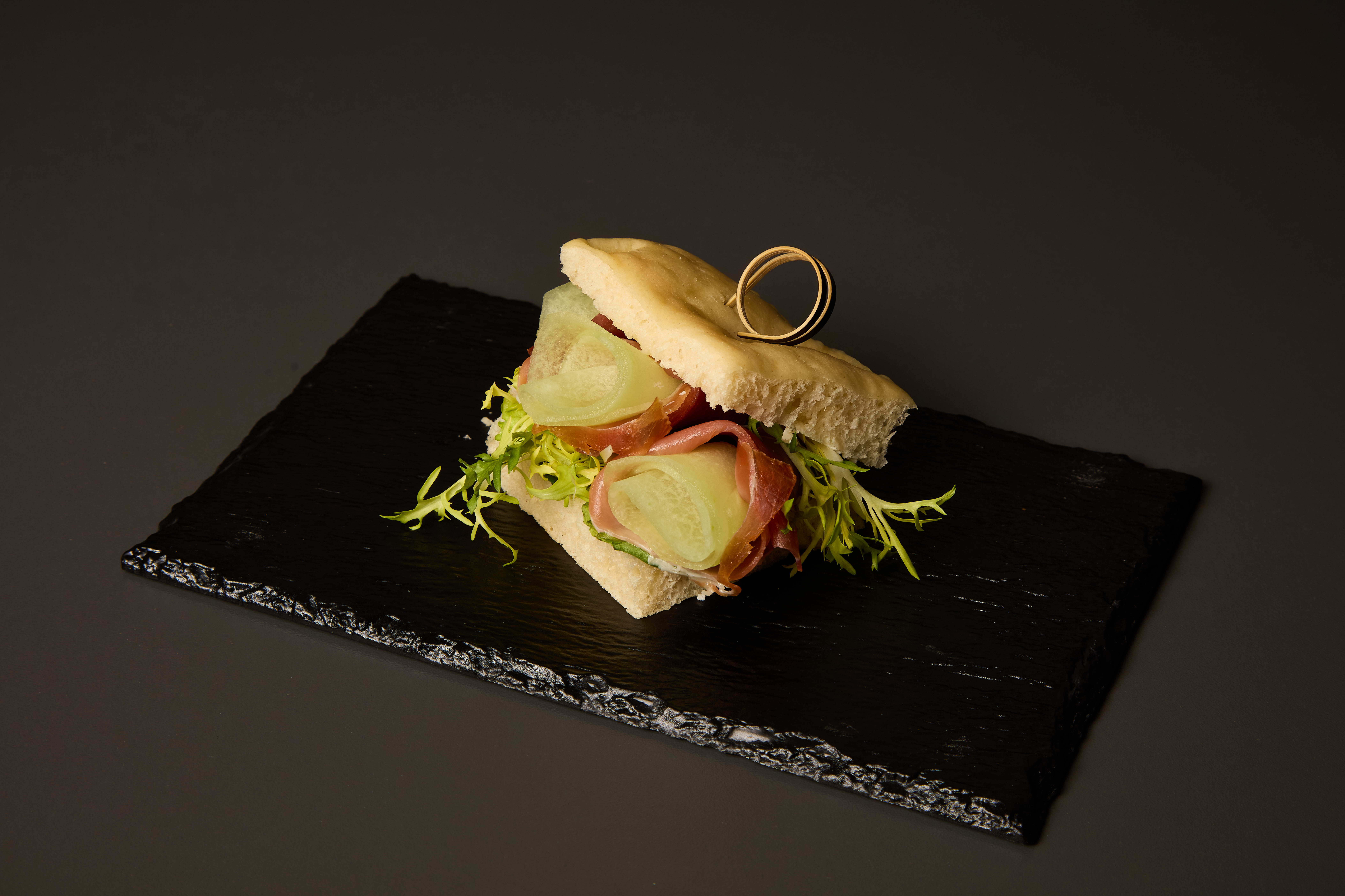 Focaccia s parmskou šunkou a medovým melounem