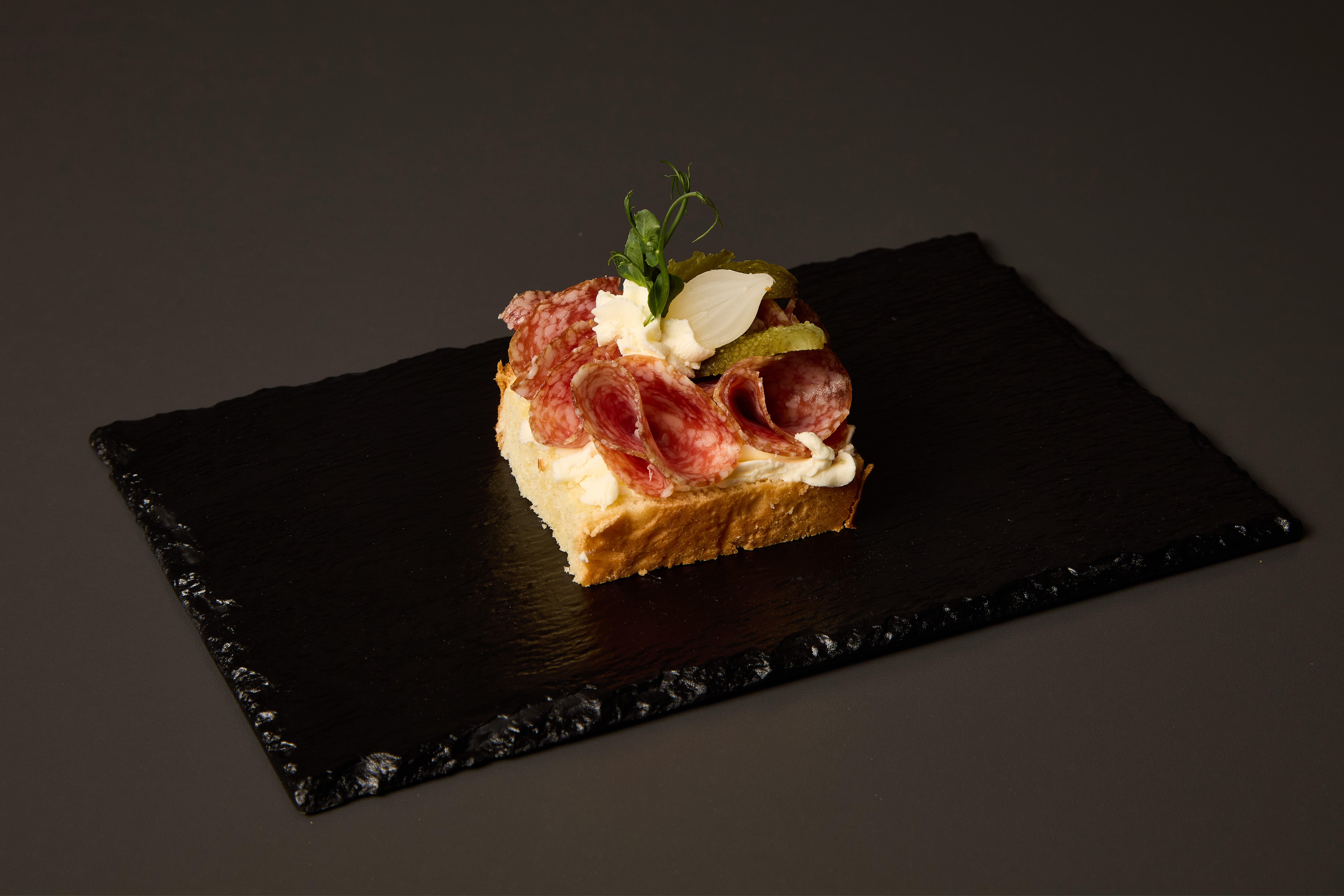 Chlebíček s uherákem