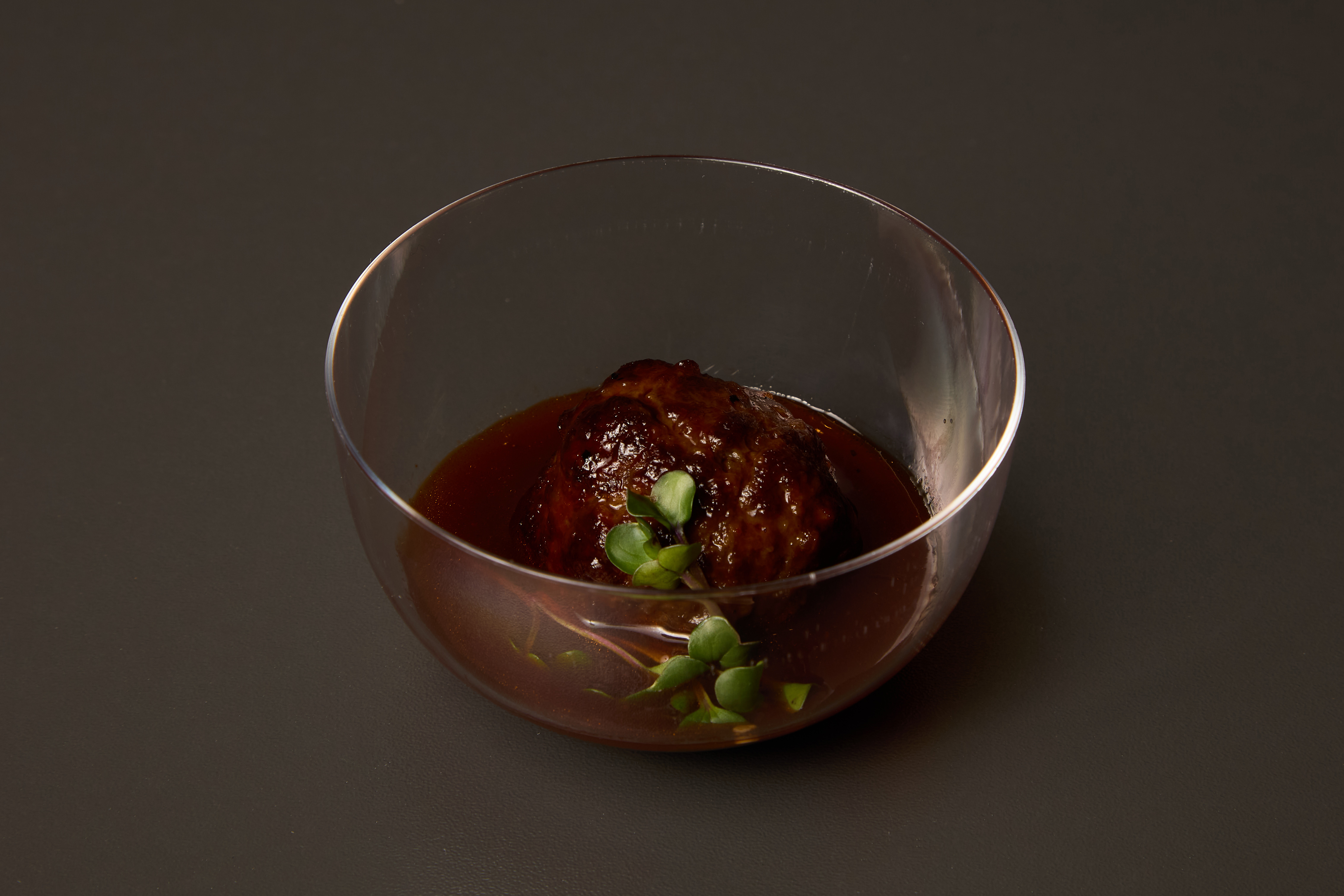 Kuličky z hovězího masa s BBQ omáčkou