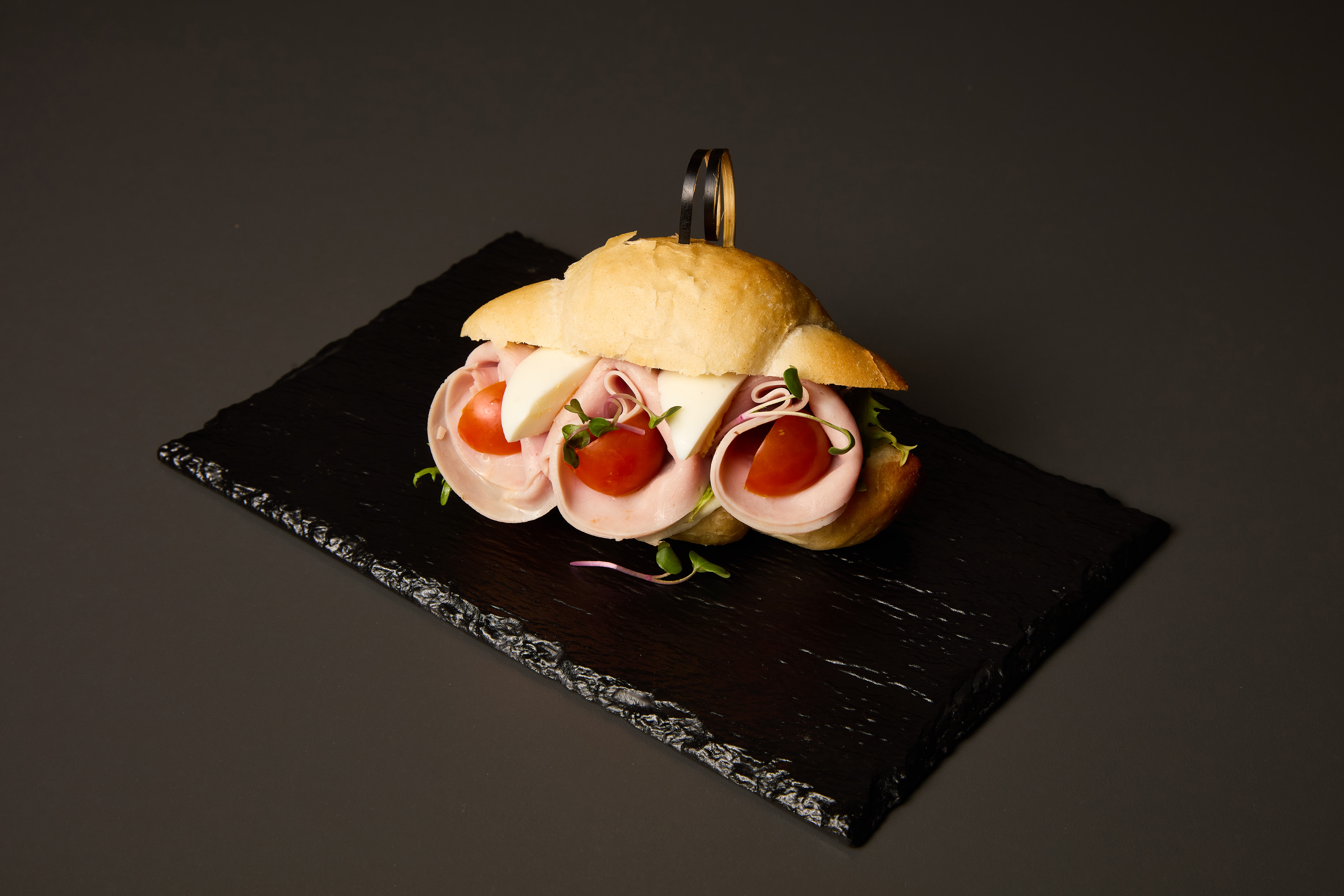 Rohlíček se šunkou a vejcem